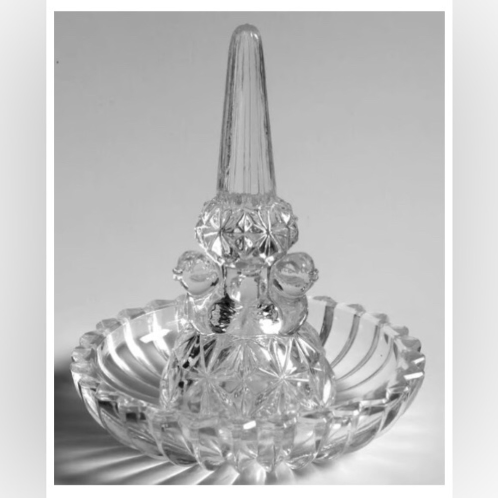 The Byrdes Collection
by HOFBAUER Crystal Ring Holder